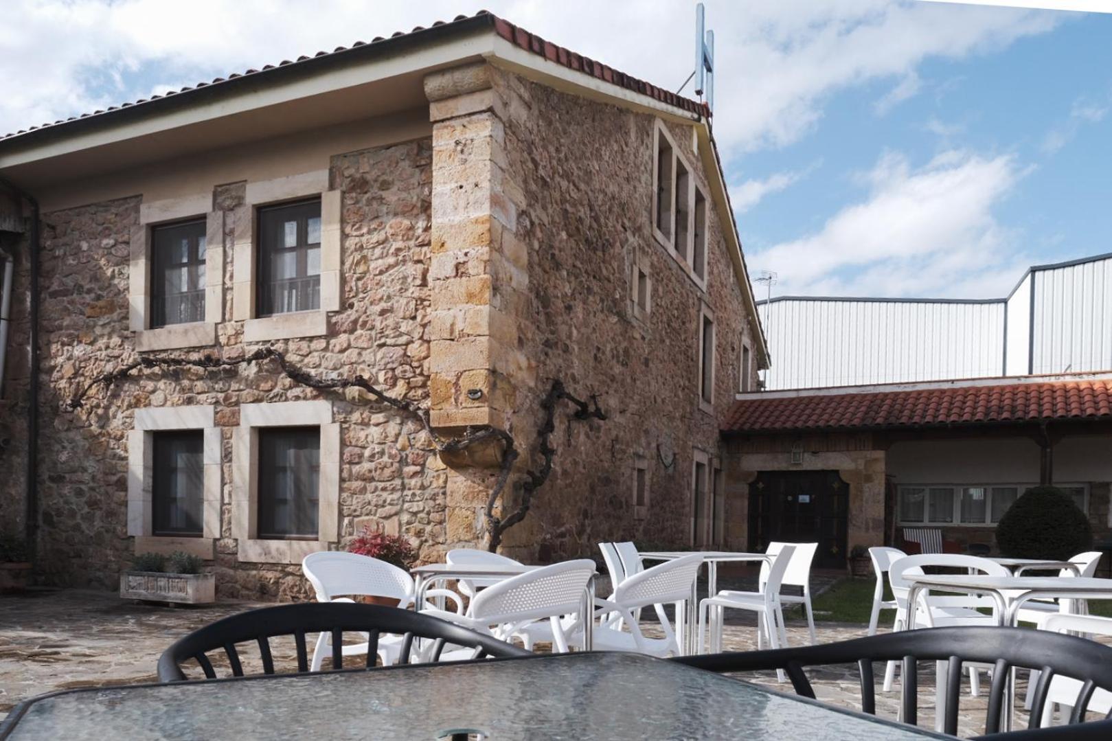 Posada La Estela De Barros Corrales De Buelna Exteriér fotografie