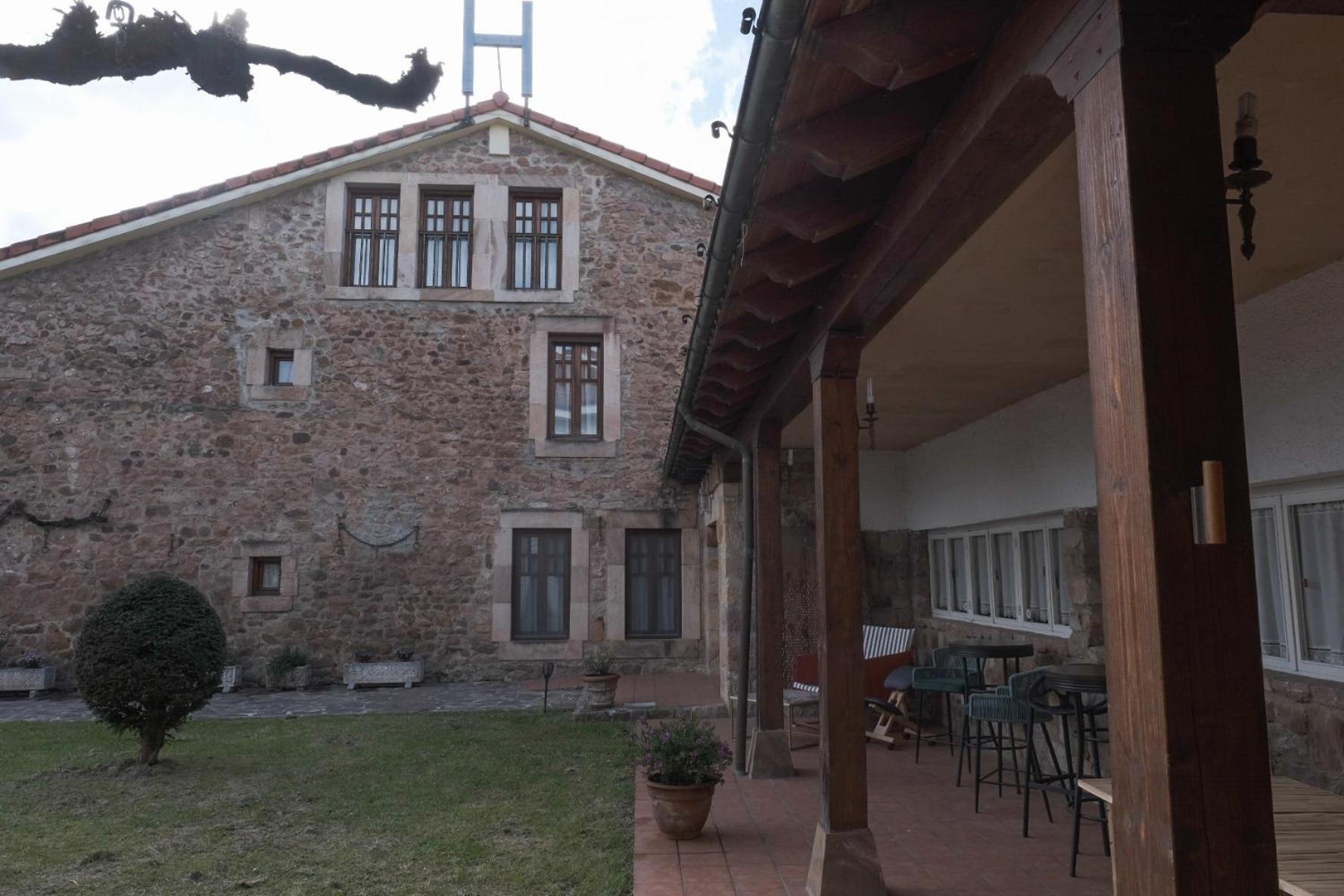 Posada La Estela De Barros Corrales De Buelna Exteriér fotografie