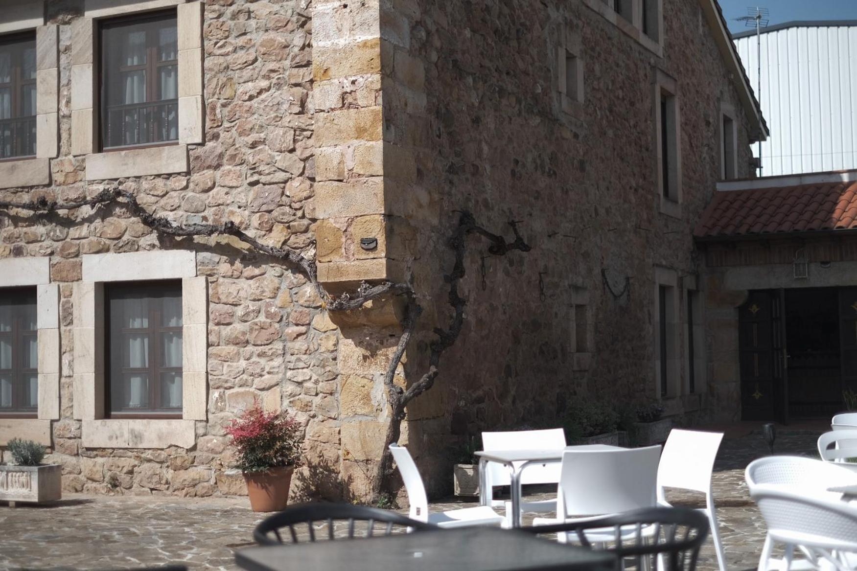 Posada La Estela De Barros Corrales De Buelna Exteriér fotografie