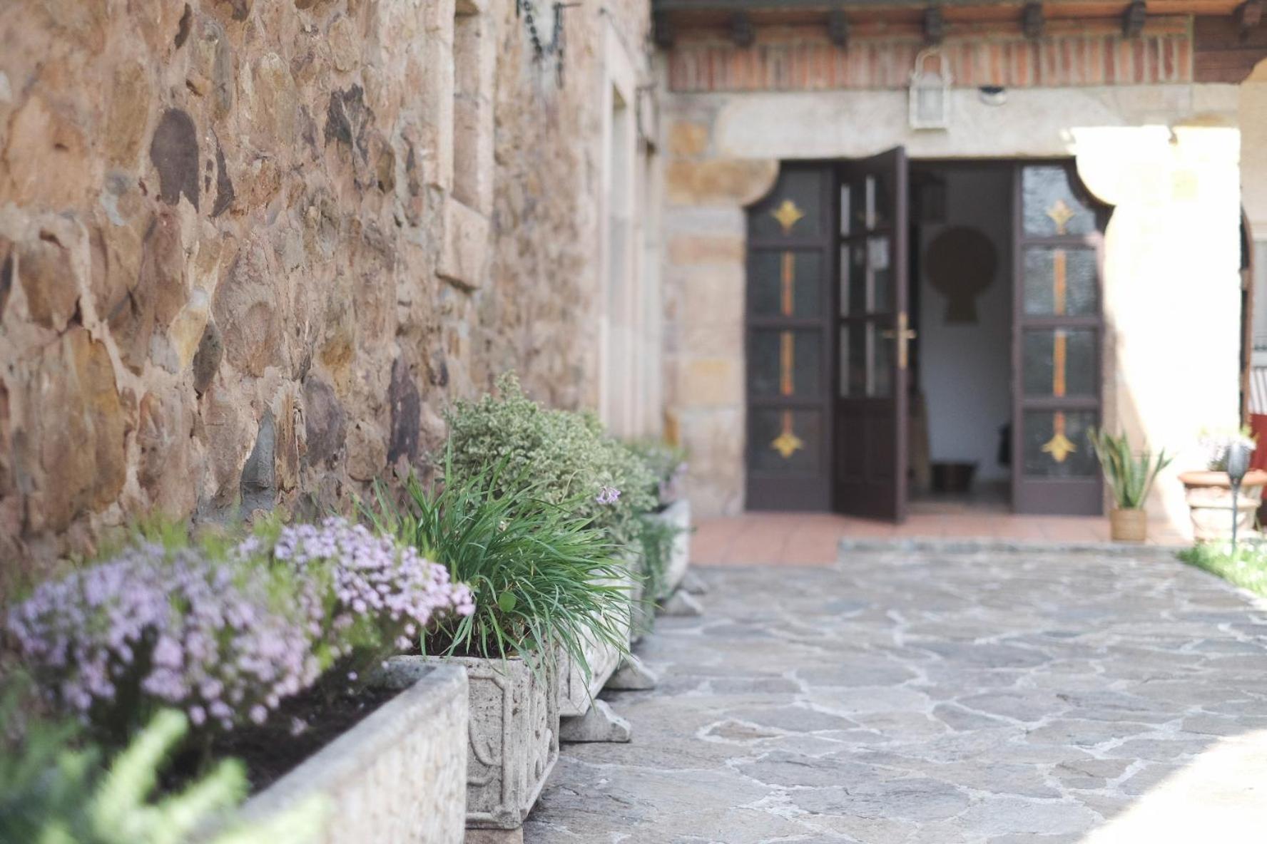 Posada La Estela De Barros Corrales De Buelna Exteriér fotografie